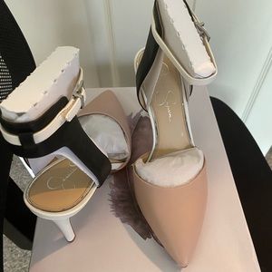 Jessica Simpson • Hadiya Pump